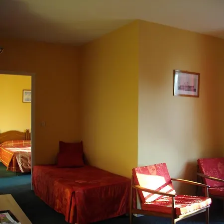 Hotel Logis De La Marine 2*