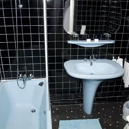 Logis De La Marine Hotel 2*